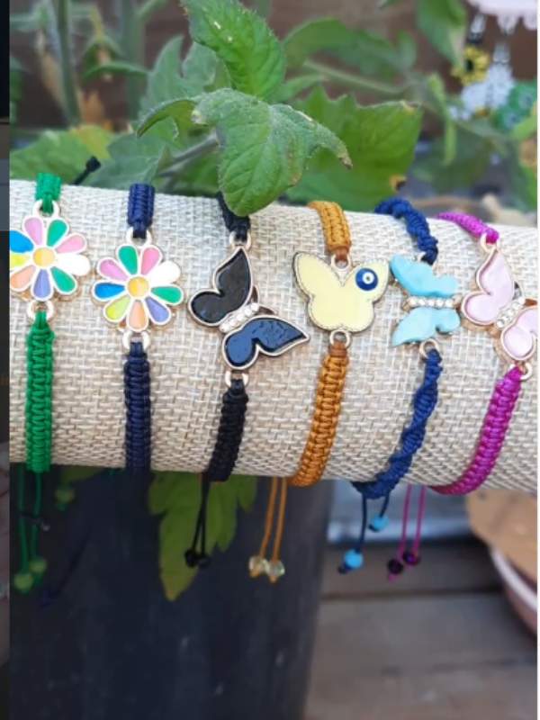 Rengarenk makrome bileklikler